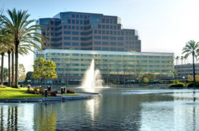 Lakeside Orange County Airport Hotel